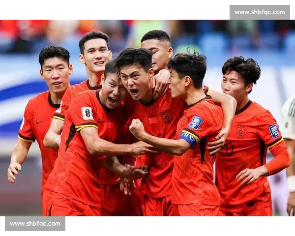 国足鏖战乌兹别克全场激荡攻防转换展现拼搏精神与技战术对抗亮点